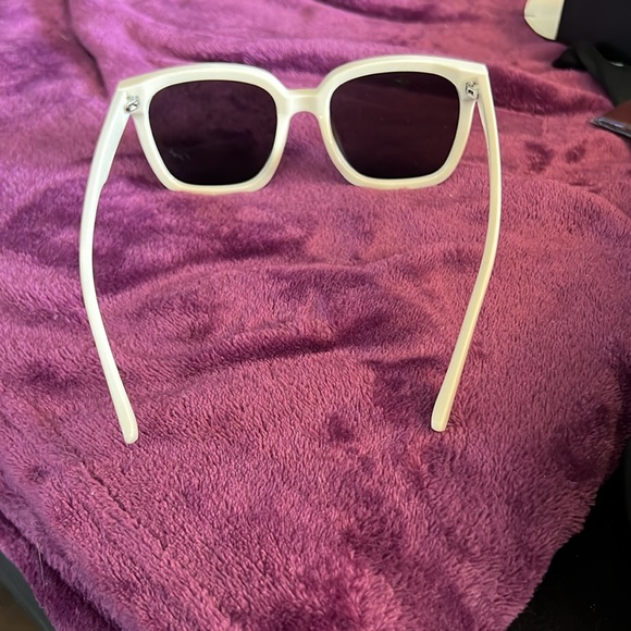 YuJian Beige oversized retro sunglasses New in Box - Picture 3 of 8